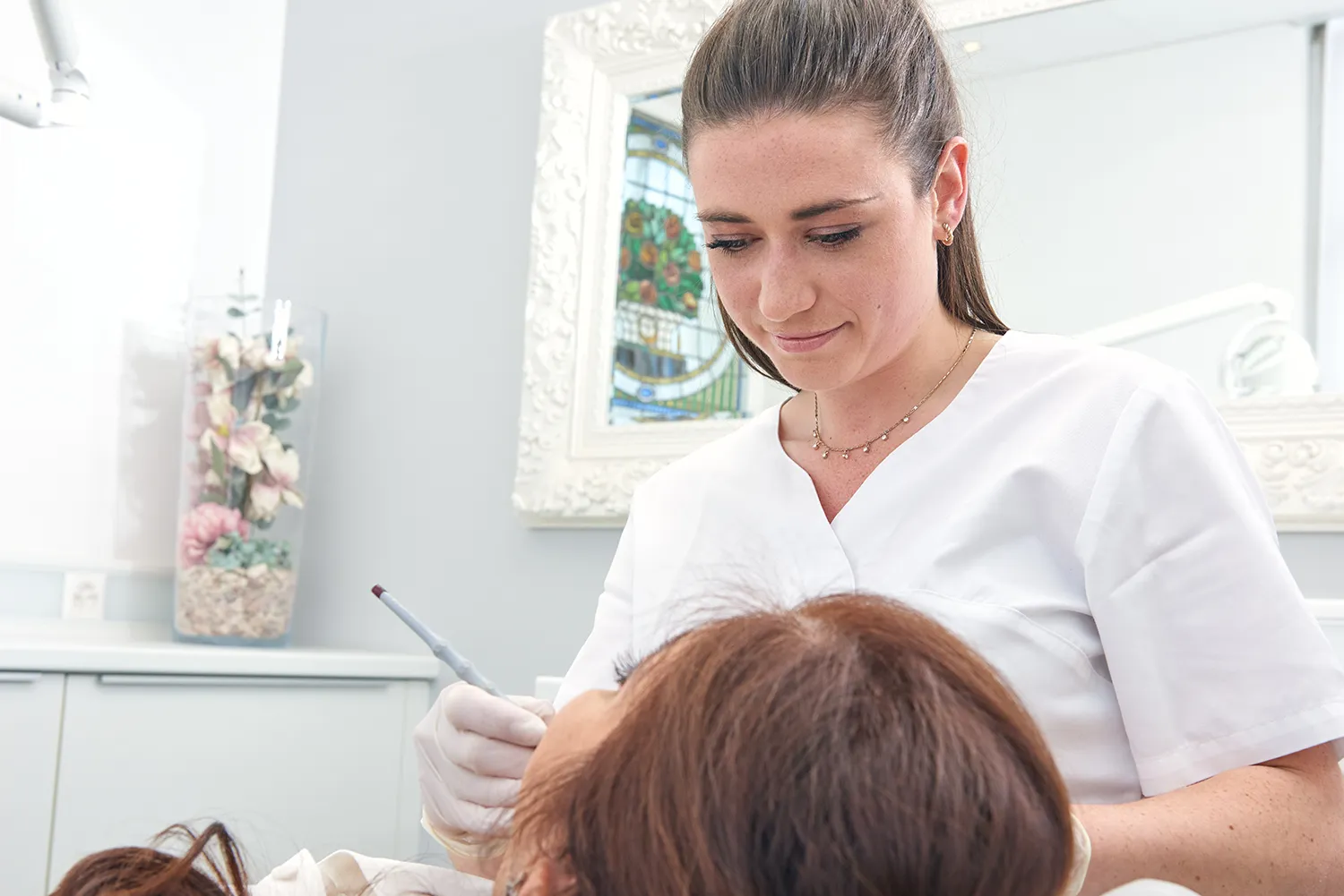 Professional dental hygiene during pregnancy to prevent periodontitis